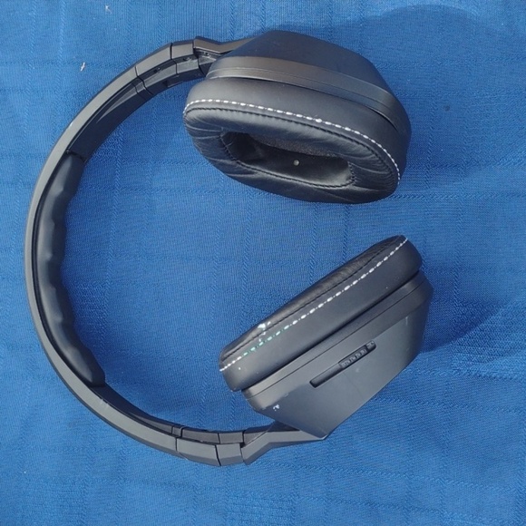 Skullcandy Headphones - Picture 1 of 2